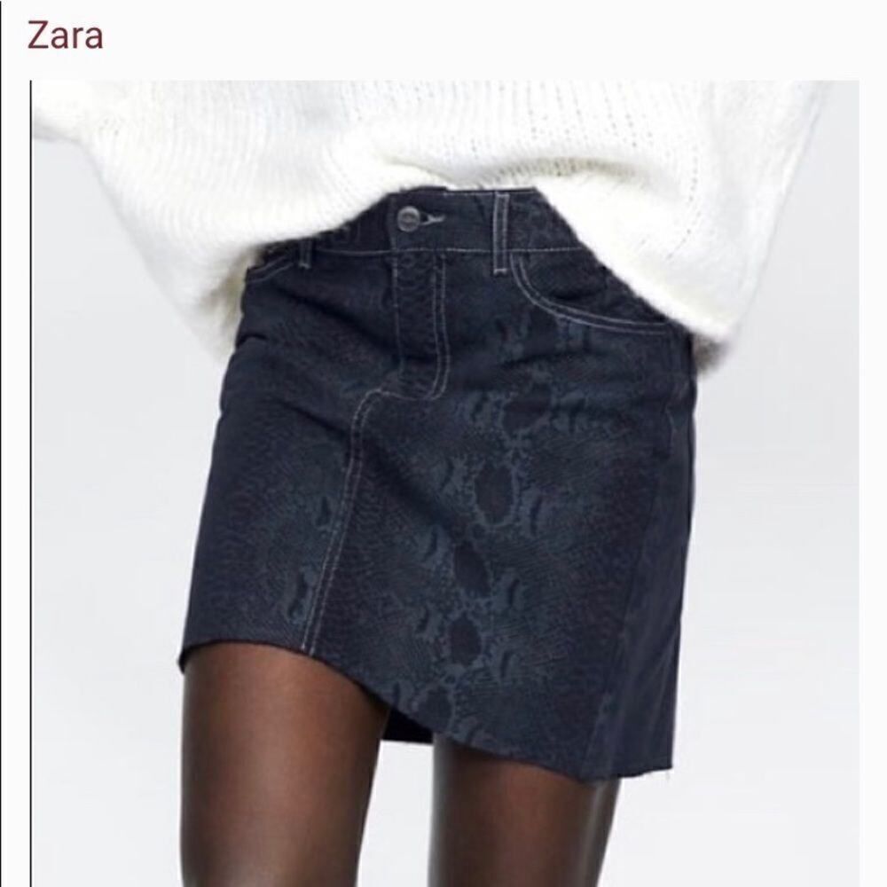 Zara Black Snake print skirt mini M EUC